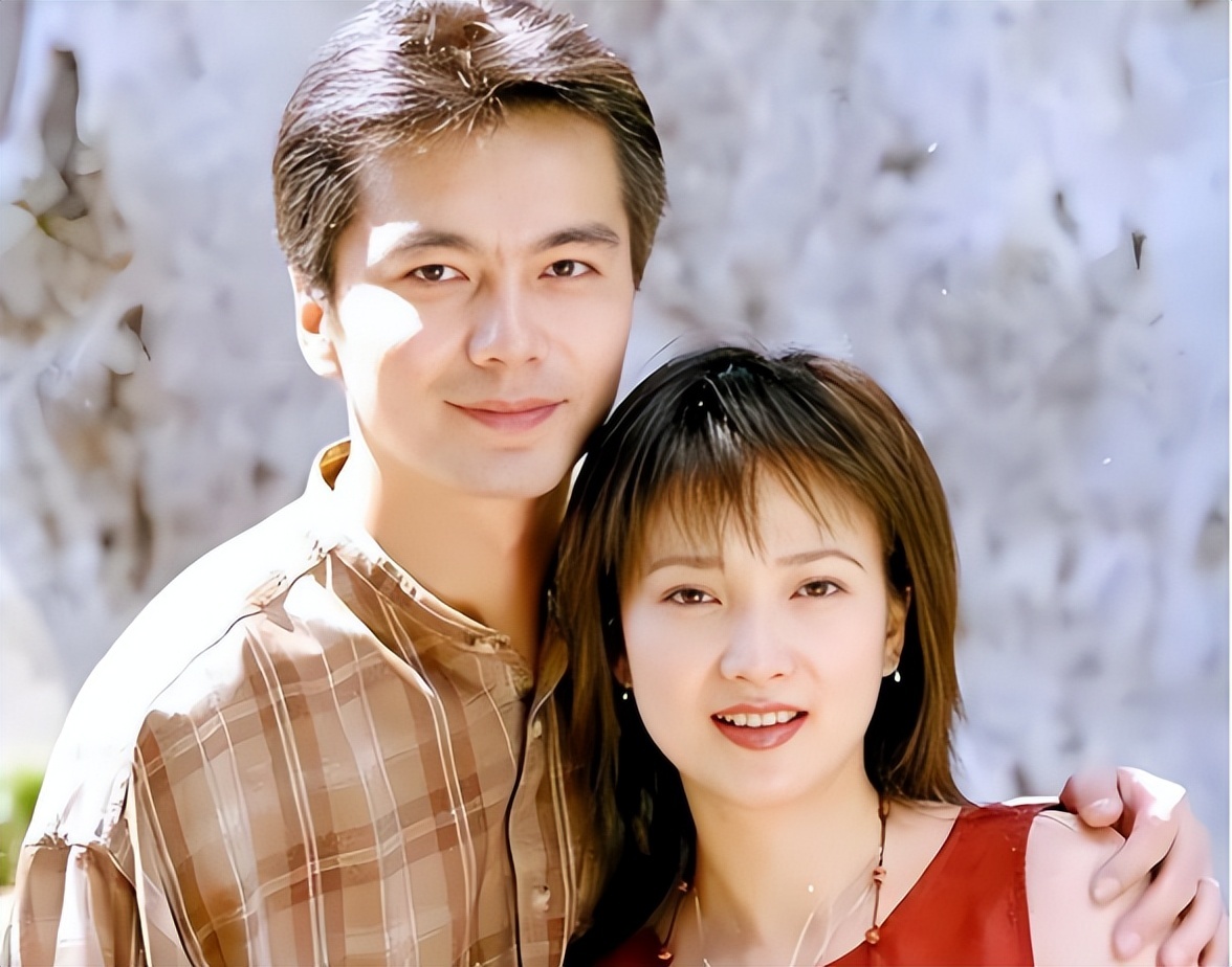 许亚军也没想到,24岁儿子许何,如今成了他深陷骂声中的“救赎”(图5) 许亚军也没想到,24岁儿子许何,如今成了他深陷骂声中的“救赎”(图5)