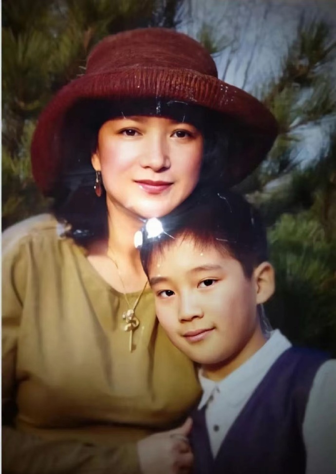 许亚军也没想到,24岁儿子许何,如今成了他深陷骂声中的“救赎”(图25) 许亚军也没想到,24岁儿子许何,如今成了他深陷骂声中的“救赎”(图25)