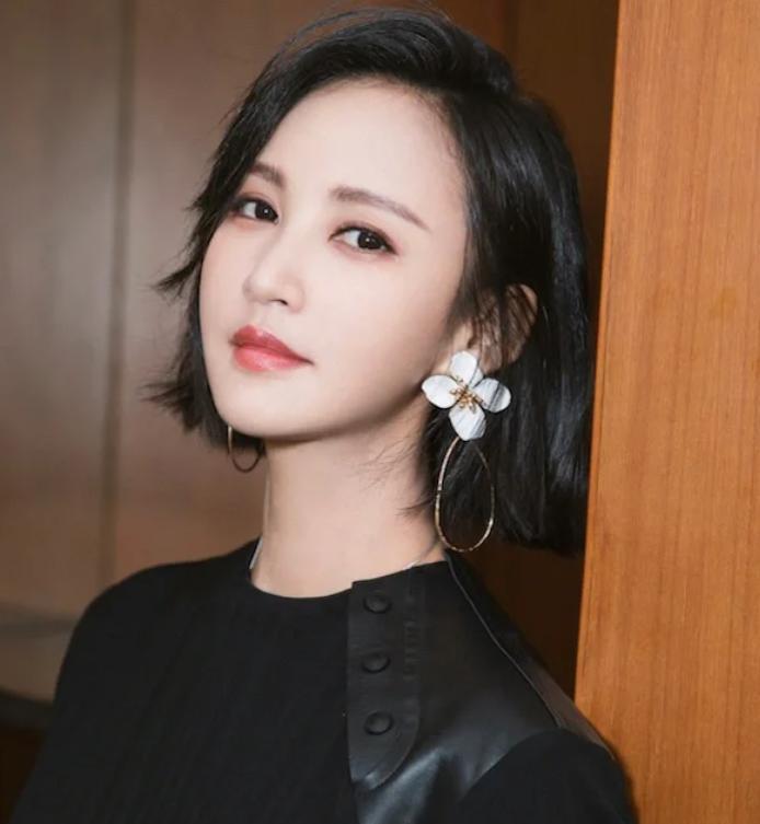 44岁张歆艺这一哭,在全网火了,网友:蒋欣的评价终于有人信了(图29) 44岁张歆艺这一哭,在全网火了,网友:蒋欣的评价终于有人信了(图29)