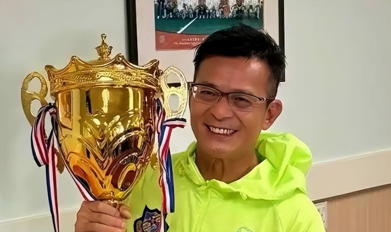 同人不同命!64岁黄日华官宣退圈,79岁李家鼎暴瘦18斤却不肯退休(图6) 同人不同命!64岁黄日华官宣退圈,79岁李家鼎暴瘦18斤却不肯退休(图6)