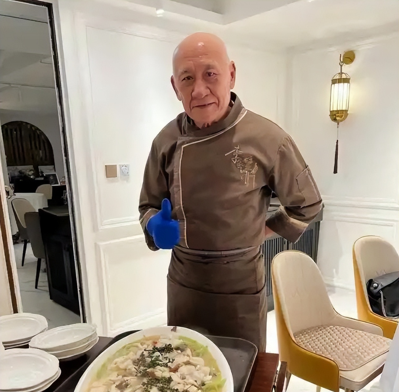 同人不同命!64岁黄日华官宣退圈,79岁李家鼎暴瘦18斤却不肯退休(图10) 同人不同命!64岁黄日华官宣退圈,79岁李家鼎暴瘦18斤却不肯退休(图10)