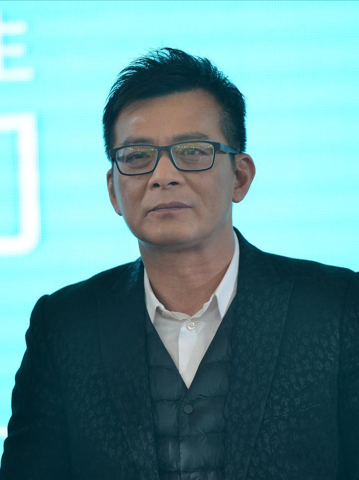 同人不同命!64岁黄日华官宣退圈,79岁李家鼎暴瘦18斤却不肯退休(图28) 同人不同命!64岁黄日华官宣退圈,79岁李家鼎暴瘦18斤却不肯退休(图28)