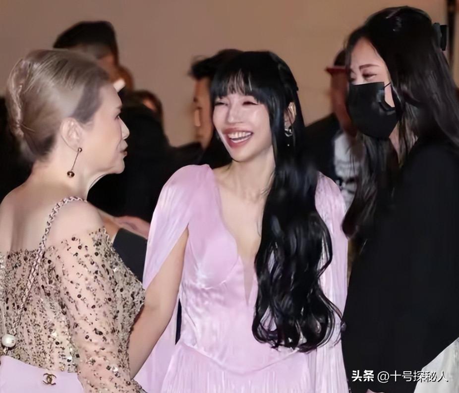 王力宏仨子女令人担忧,大女儿11岁疑还未上学,李靓蕾精神变化大(图4) 王力宏仨子女令人担忧,大女儿11岁疑还未上学,李靓蕾精神变化大(图4)