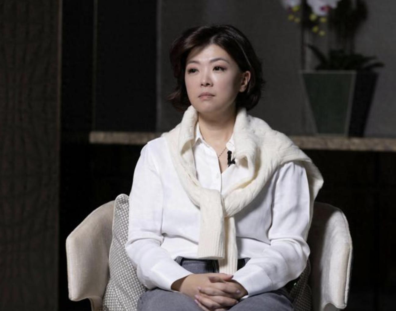 翁嘉穗与佘诗曼合照,同届港姐冠季军时隔28年碰面,气质不相上下(图5) 翁嘉穗与佘诗曼合照,同届港姐冠季军时隔28年碰面,气质不相上下(图5)