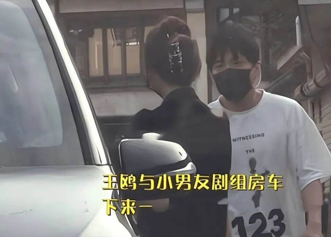 知名女星被曝未婚生女!孩子生父身份成谜……(图12) 知名女星被曝未婚生女!孩子生父身份成谜……(图12)