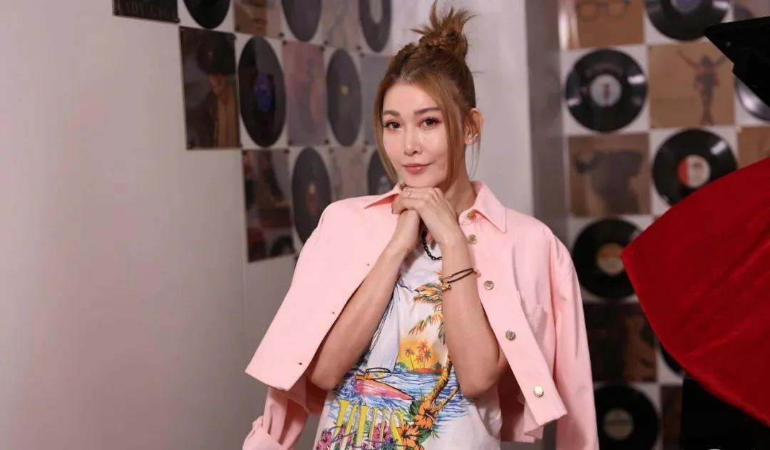 前TVB知名花旦自爆19个月短暂婚姻真相,拒绝跟前夫复合:算了吧(图4) 前TVB知名花旦自爆19个月短暂婚姻真相,拒绝跟前夫复合:算了吧(图4)