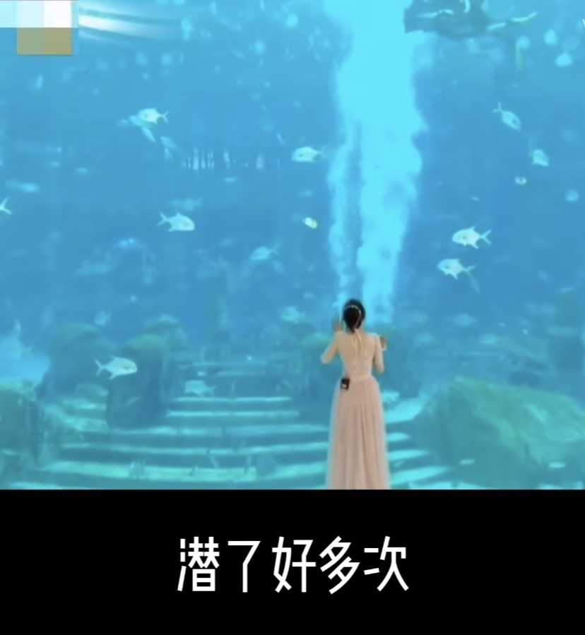 郭晓冬夫妇游三亚,程莉莎穿花裙像20来岁,当街索吻比7年前恩爱(图19) 郭晓冬夫妇游三亚,程莉莎穿花裙像20来岁,当街索吻比7年前恩爱(图19)