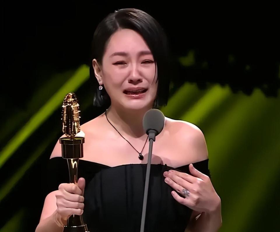 人心不足蛇吞象!蔡康永又谈大S去世,一句话揭开小S领奖内幕(图5) 人心不足蛇吞象!蔡康永又谈大S去世,一句话揭开小S领奖内幕(图5)