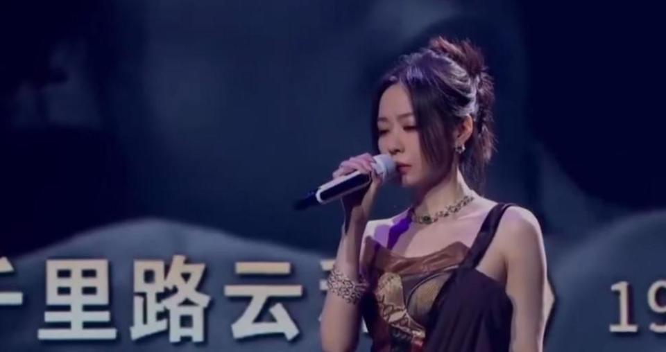 净身出户7年后,完美翻身的张靓颖,“独吞”6亿的前夫拉开差距(图13) 净身出户7年后,完美翻身的张靓颖,“独吞”6亿的前夫拉开差距(图13)