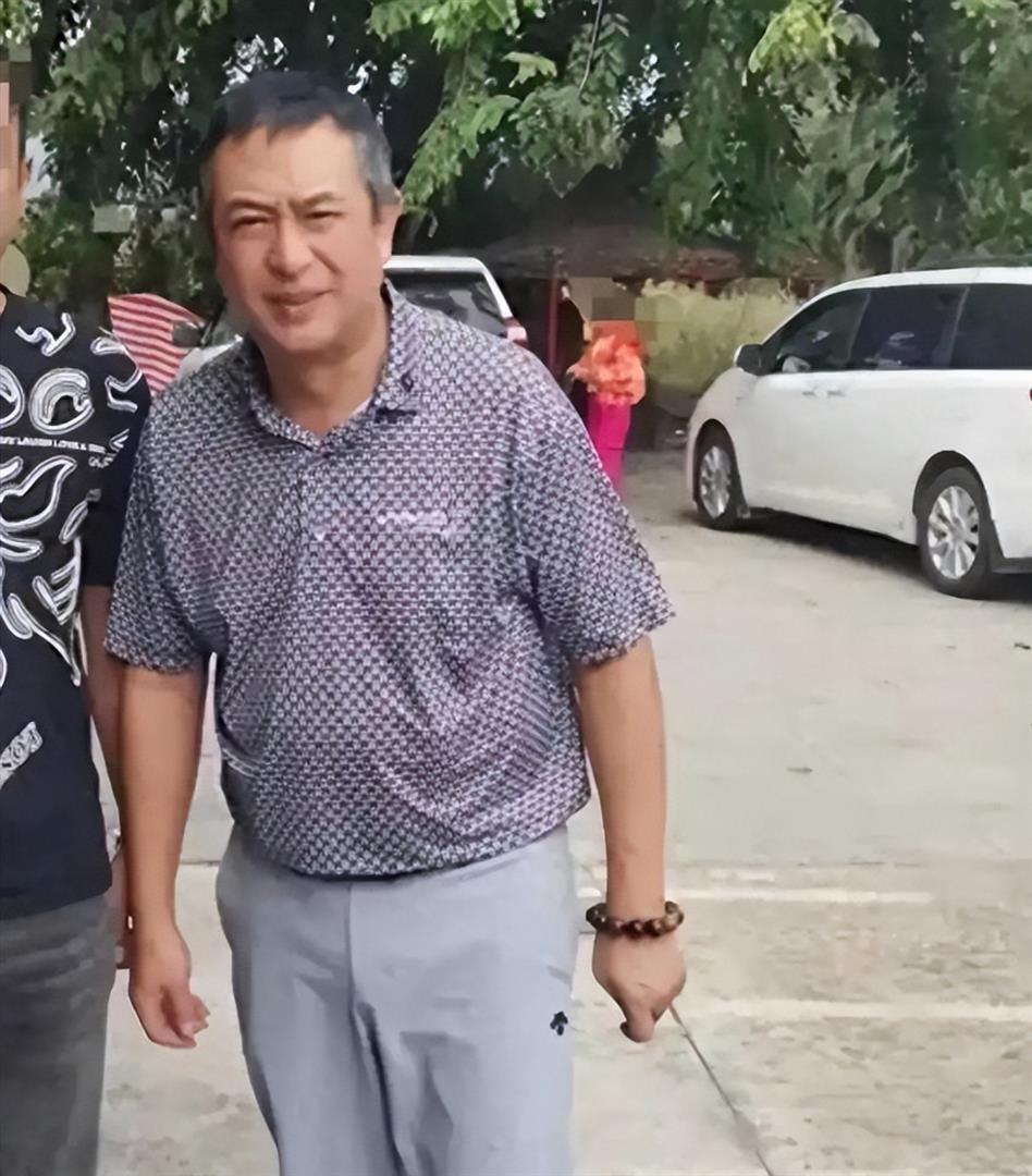 钱再多有什么用!55岁身患“不死癌症”的张嘉益,给中年人提了个醒(图9) 钱再多有什么用!55岁身患“不死癌症”的张嘉益,给中年人提了个醒(图9)