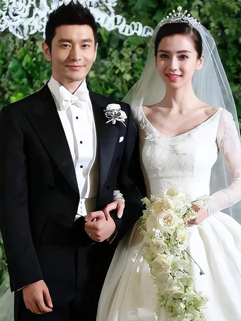 杨颖与网红好友聚餐！红烧肉啤酒蛋糕不忌口，穿貂皮蹲墙角没气质(图12)