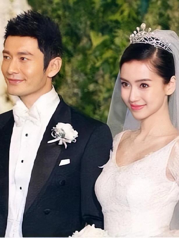 杨颖与网红好友聚餐！红烧肉啤酒蛋糕不忌口，穿貂皮蹲墙角没气质(图13)