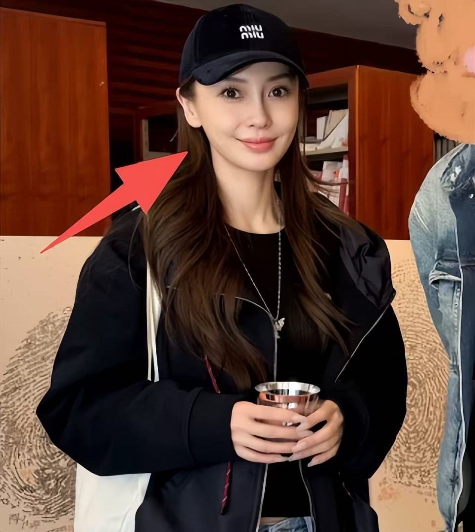 杨颖与网红好友聚餐！红烧肉啤酒蛋糕不忌口，穿貂皮蹲墙角没气质(图33)