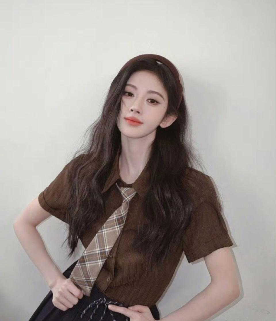 鞠婧祎风波再升级!前队友曾艳芬曝出更多内幕,陪酒只是冰山一角(图5) 鞠婧祎风波再升级!前队友曾艳芬曝出更多内幕,陪酒只是冰山一角(图5)