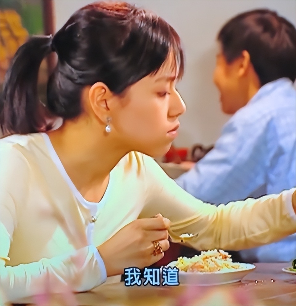 41岁女星官宣怀孕,曾出演《倩女幽魂》,老公长相被嘲不像好人(图6) 41岁女星官宣怀孕,曾出演《倩女幽魂》,老公长相被嘲不像好人(图6)