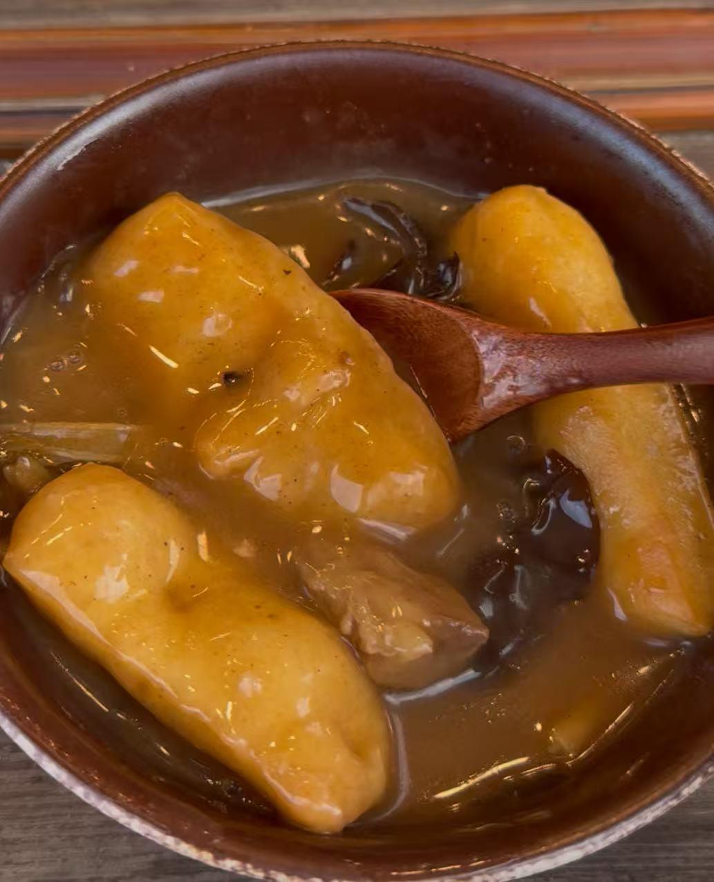 小伙伦敦闹市开店卖胡辣汤：一碗售价130元，日均客流约300人，外国顾客占三分之一(图2)