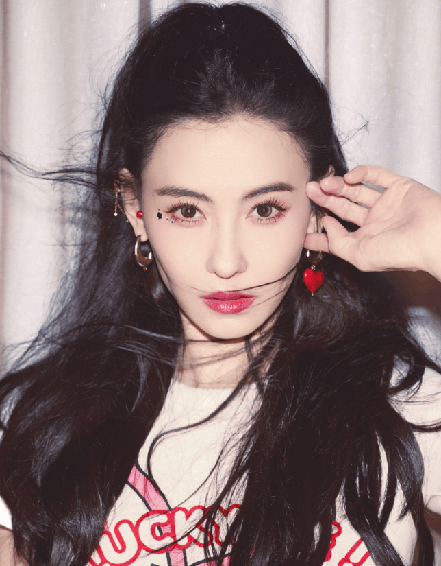 45岁张柏芝自曝已立好遗嘱:“葬礼的照片、衣服都挑好了,我随时都可以走”(图5) 45岁张柏芝自曝已立好遗嘱:“葬礼的照片、衣服都挑好了,我随时都可以走”(图5)