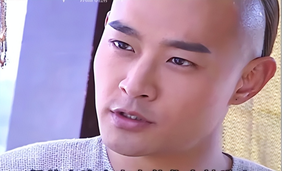 伊能静带全家台湾旅游！腚大背驼大妈味浓，米粒近视仍手机不离手(图3)