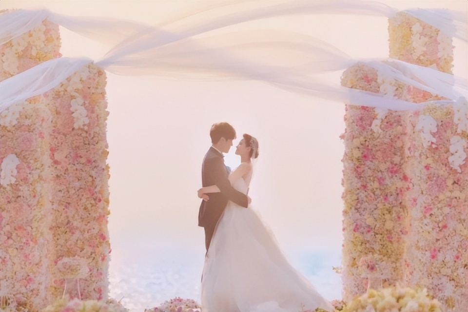 伊能静带全家台湾旅游！腚大背驼大妈味浓，米粒近视仍手机不离手(图6)