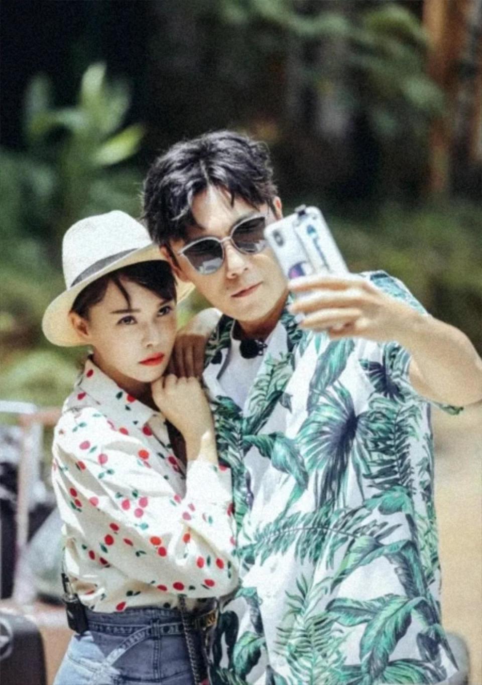 伊能静带全家台湾旅游！腚大背驼大妈味浓，米粒近视仍手机不离手(图29)