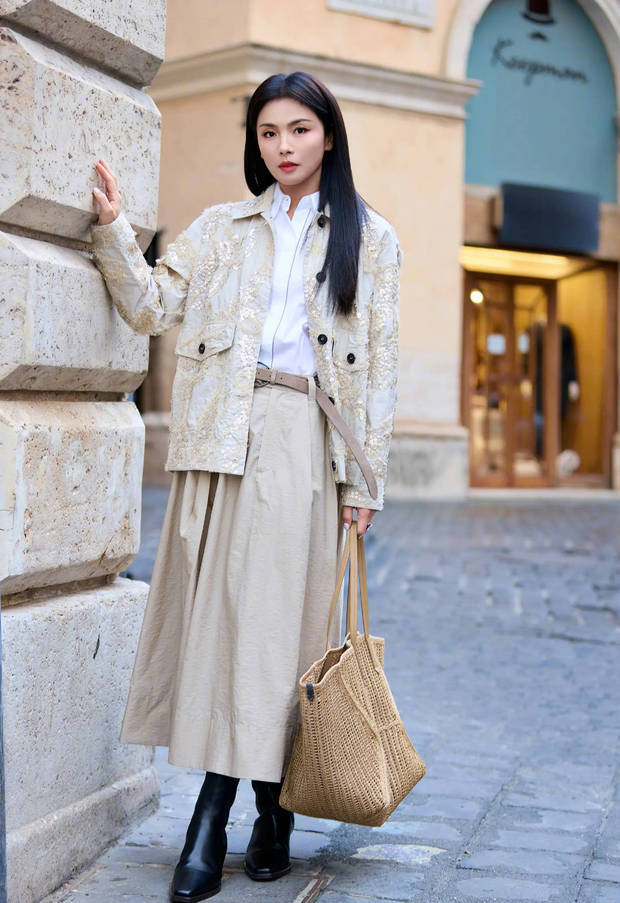 刘涛最新街拍释出!时髦穿搭漫步街头,气质尽显优雅知性(图1) 刘涛最新街拍释出!时髦穿搭漫步街头,气质尽显优雅知性(图1)