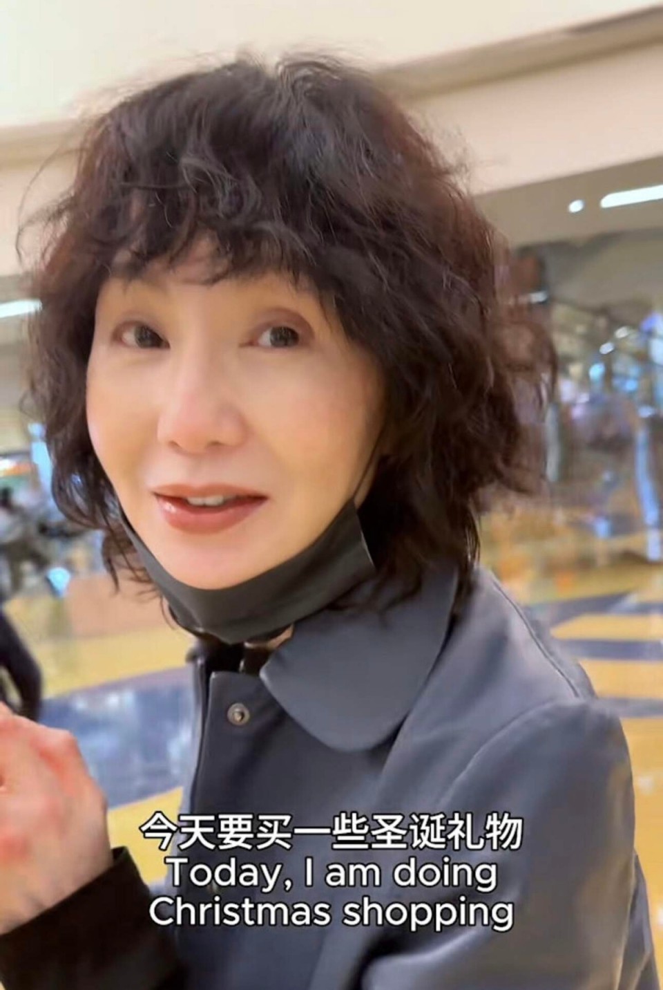 香港知名影后逛平价运动用品店,获网友赞贴地,卷发造型显年轻(图3) 香港知名影后逛平价运动用品店,获网友赞贴地,卷发造型显年轻(图3)