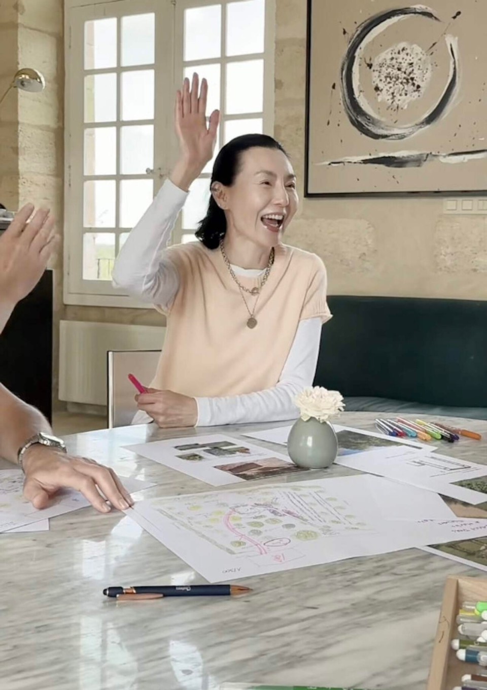 香港知名影后逛平价运动用品店,获网友赞贴地,卷发造型显年轻(图6) 香港知名影后逛平价运动用品店,获网友赞贴地,卷发造型显年轻(图6)