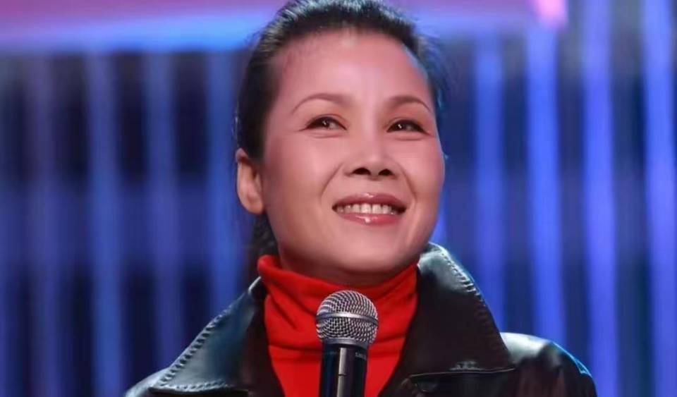 田震辟谣换国籍谣言！一句“中国胃”直接戳穿谣言，这才是真骨气(图2)