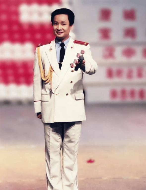 内娱最深情的男人是他!娶15岁爱上的女孩,陪妻子抗癌36年不离不弃(图2) 内娱最深情的男人是他!娶15岁爱上的女孩,陪妻子抗癌36年不离不弃(图2)