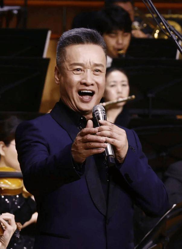 内娱最深情的男人是他!娶15岁爱上的女孩,陪妻子抗癌36年不离不弃(图3) 内娱最深情的男人是他!娶15岁爱上的女孩,陪妻子抗癌36年不离不弃(图3)