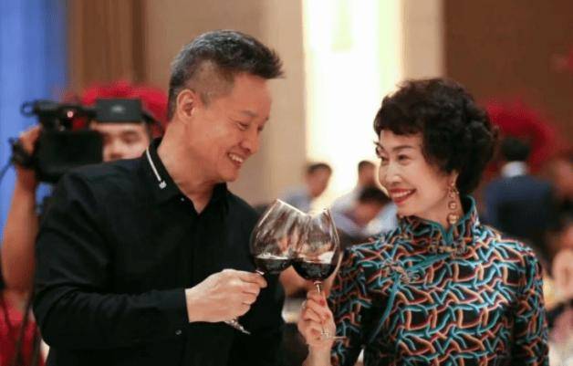 内娱最深情的男人是他!娶15岁爱上的女孩,陪妻子抗癌36年不离不弃(图6) 内娱最深情的男人是他!娶15岁爱上的女孩,陪妻子抗癌36年不离不弃(图6)