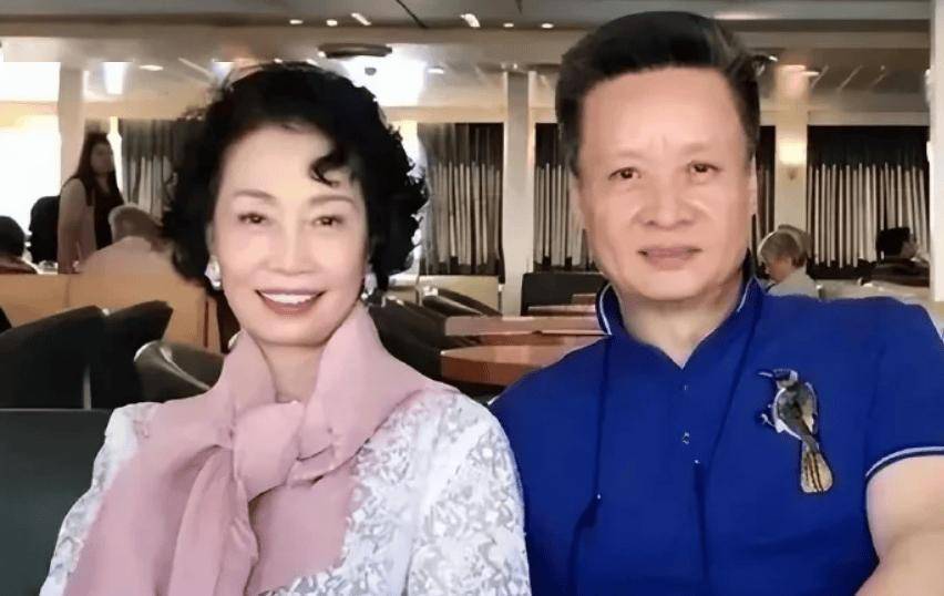 内娱最深情的男人是他!娶15岁爱上的女孩,陪妻子抗癌36年不离不弃(图7) 内娱最深情的男人是他!娶15岁爱上的女孩,陪妻子抗癌36年不离不弃(图7)