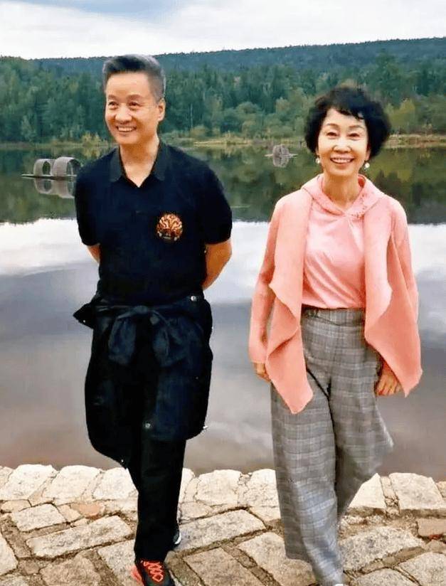 内娱最深情的男人是他!娶15岁爱上的女孩,陪妻子抗癌36年不离不弃(图8) 内娱最深情的男人是他!娶15岁爱上的女孩,陪妻子抗癌36年不离不弃(图8)