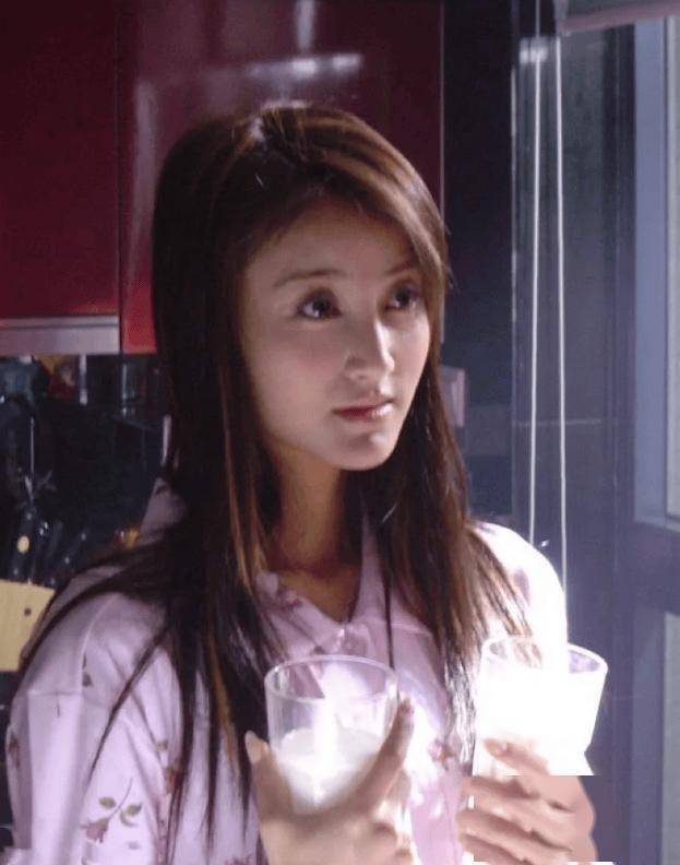 恋上已婚男，闪婚闪离，35岁嫁初婚老公，44岁的她新剧一秒圈粉！(图6)