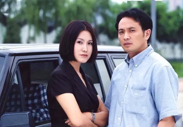 36岁嫁人，46岁守寡，嫁大23岁导演的