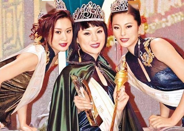 38岁华姐冠军朱璇罕露面，状态仍惊艳，淡出幕前嫁富二代已育两子(图2)