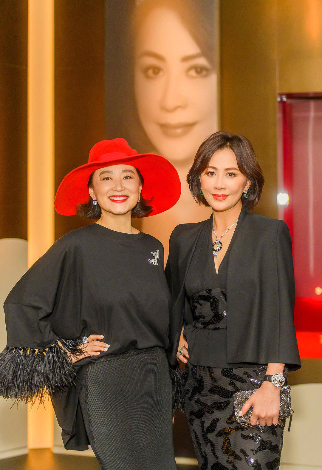 刘嘉玲曝林青霞家中的麻将房挂“东方不败”照片：坐在她家里面打麻将要吓死了(图2)