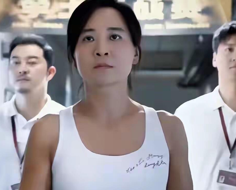 事业巅峰拒上春晚，解散公司淡出综艺，贾玲“逆行”到底藏着什么？(图4)