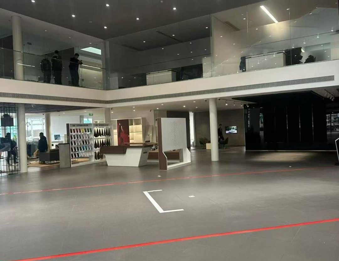 保时捷中心总经理带头连夜搬空车辆，贵阳郑州两地三店暂停营业，控股方否认“投资人跑路”(图2)