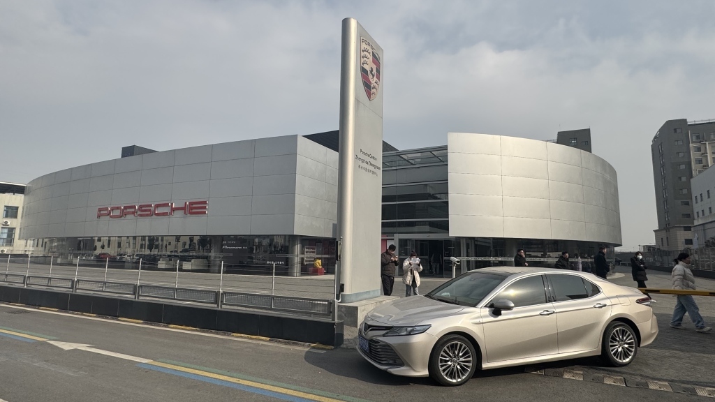 实探“郑州中原保时捷中心连夜闭店”：东安