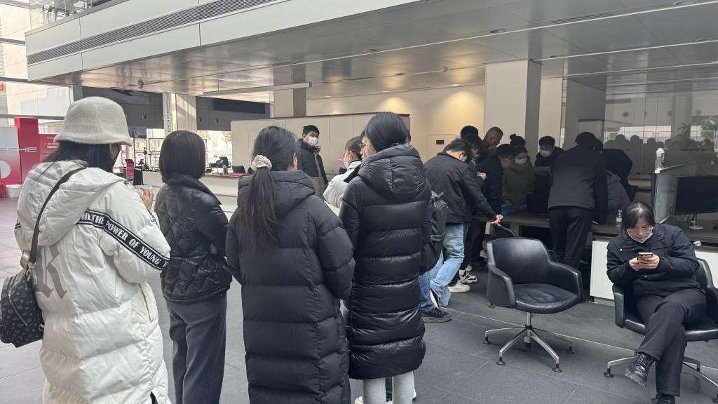 实探“郑州中原保时捷中心连夜闭店”：东安集团3家店出问题，有门店刚办完营业仪式(图2)