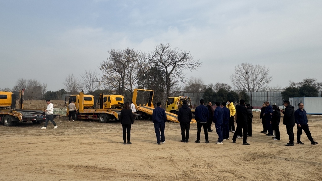 实探“郑州中原保时捷中心连夜闭店”：东安集团3家店出问题，有门店刚办完营业仪式(图3)