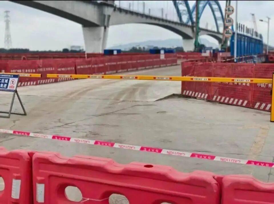 汽车坠河一家5口遇难，知情人：车主非常能吃苦，前几年才在广州买房(图1)