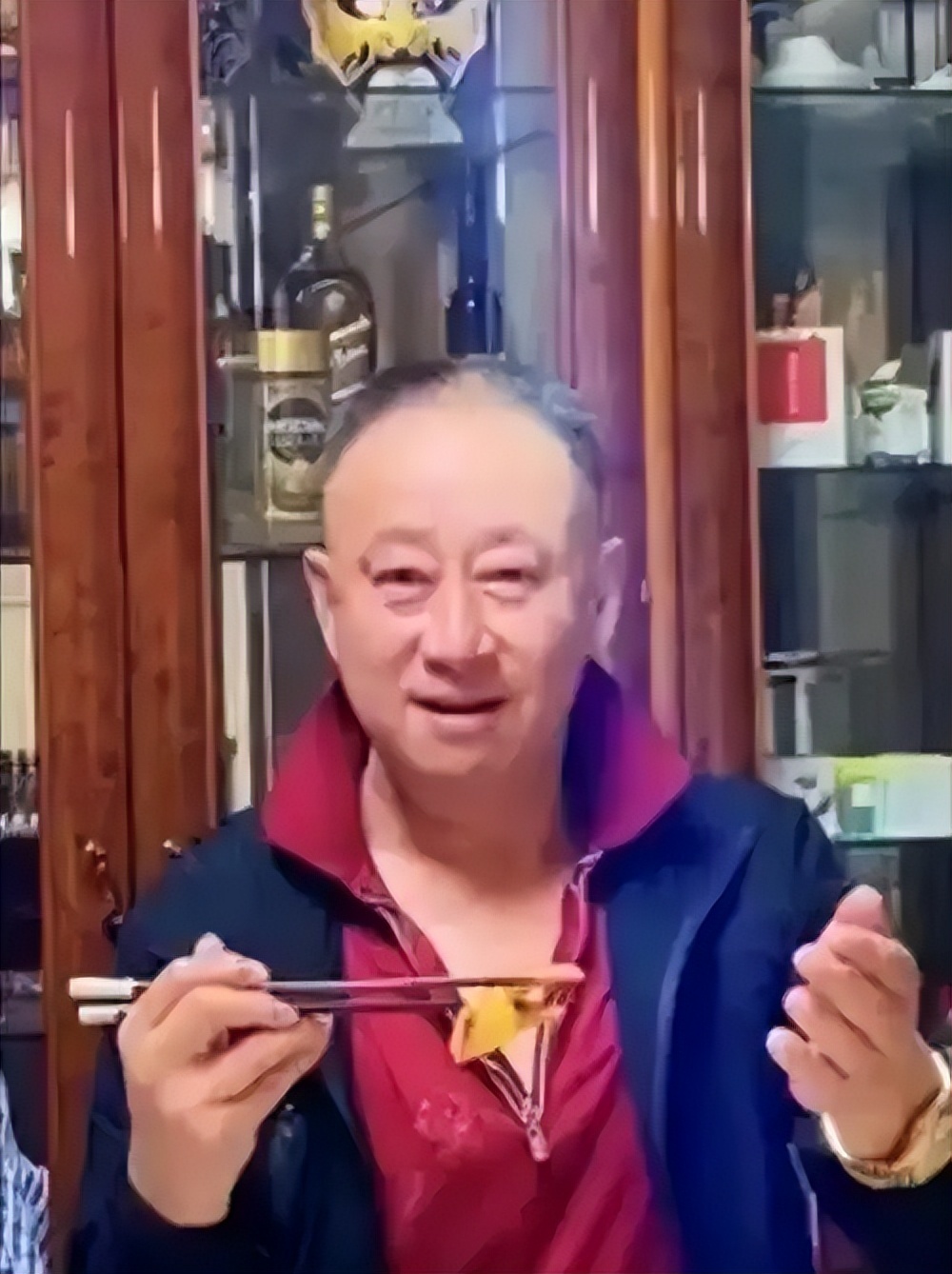 前妻嫁给了同事，他转头娶小30岁娇妻，如今72岁的龚仁龙过得怎样(图12)