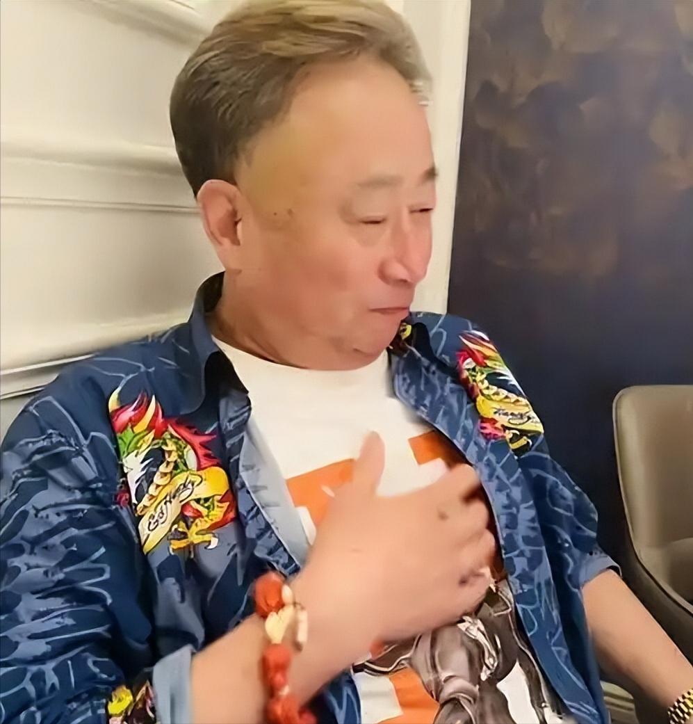 前妻嫁给了同事，他转头娶小30岁娇妻，如今72岁的龚仁龙过得怎样(图11)