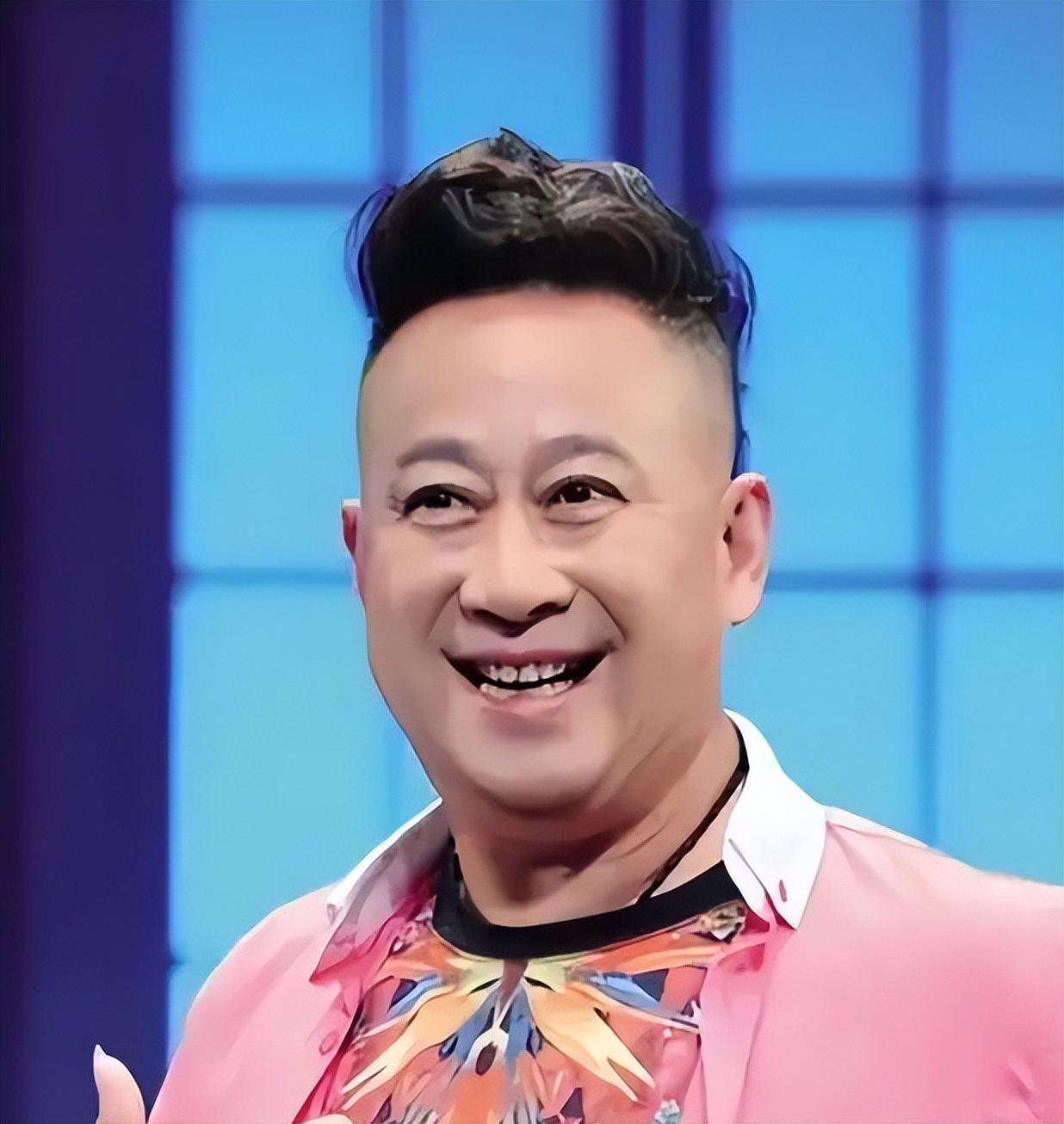 前妻嫁给了同事，他转头娶小30岁娇妻，如今72岁的龚仁龙过得怎样(图6)