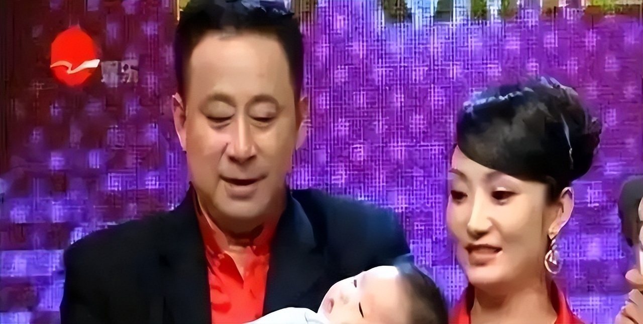 前妻嫁给了同事，他转头娶小30岁娇妻，如今72岁的龚仁龙过得怎样(图17)