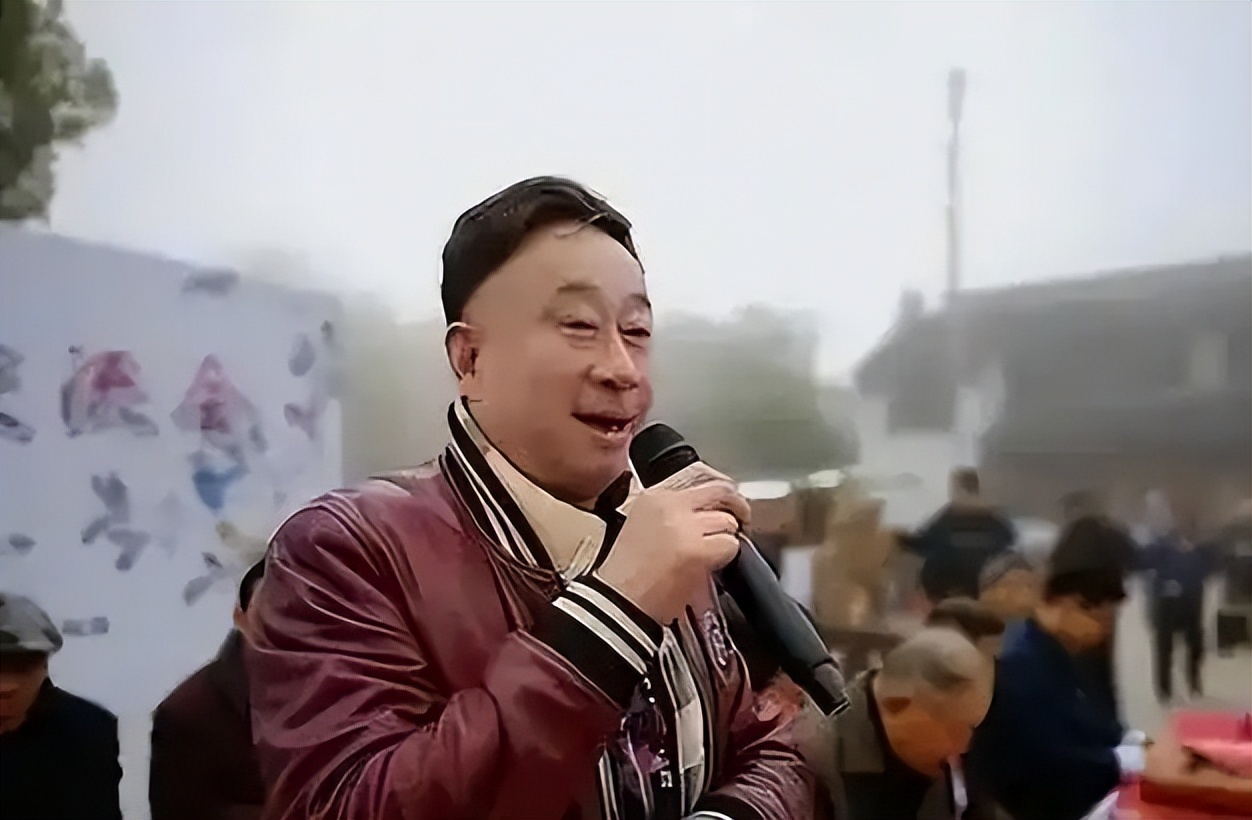 前妻嫁给了同事，他转头娶小30岁娇妻，如今72岁的龚仁龙过得怎样(图18)