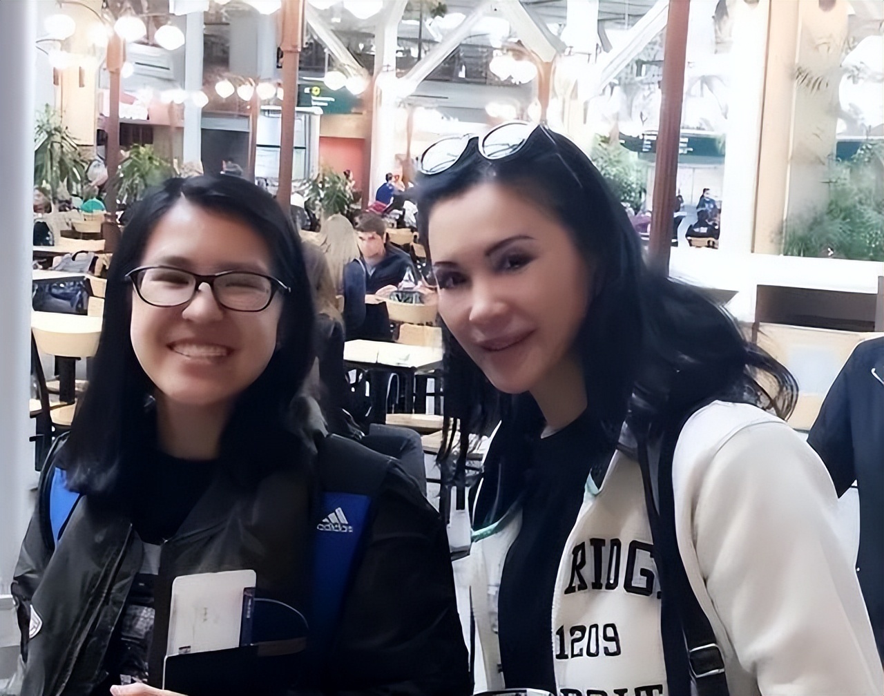 62岁张晓敏现状：定居加拿大，事业有成儿女双全，模样大变认不出(图6)