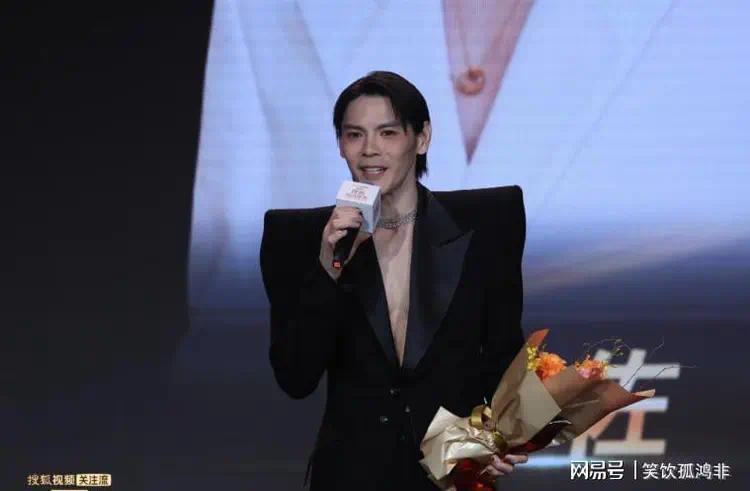 长得丑、演戏烂!爹妈“强捧都不红”都4位星二代,别霍霍观众了(图2) 长得丑、演戏烂!爹妈“强捧都不红”都4位星二代,别霍霍观众了(图2)